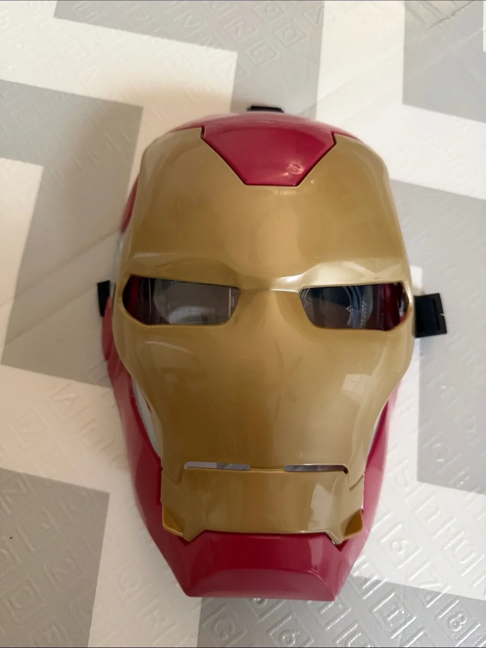 hasbro iron man helmet vr Avengers Marvel Infinity War Hero Vision AR Experience Toys & Games Step into the iconic world of Marvel with the Legends Series Iron Man Premium Electronic Helmet (Model F9016) Gold and Red Iron Man